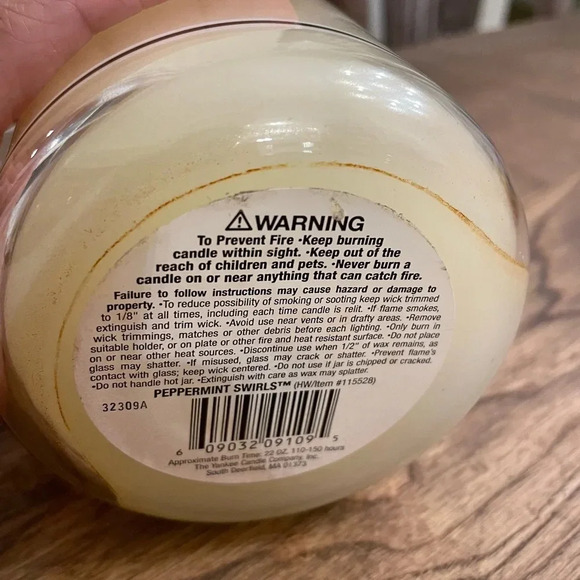 Yankee Candle Housewarmer Black Stripe Vintage Peppermint Swirls Large 22 OZ - Picture 5 of 9